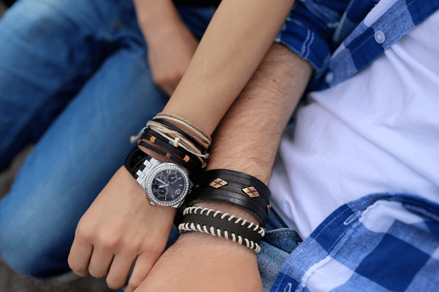 hoe draag je een horloge met armbanden